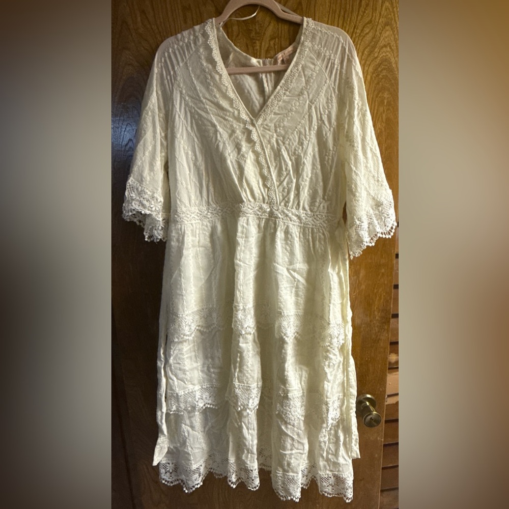 Gibson Latimer Cream Lace Midi Dress - Picture 2 of 2